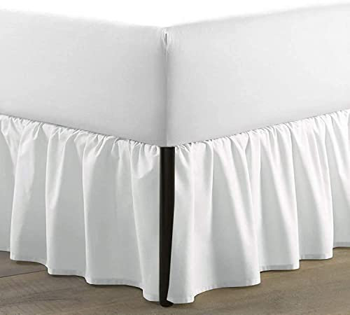 SKY BEDDINGS King-Size-Bettrock mit gerüschten Ecken – 40,6 cm Fallhöhe Staub Rüschen Bettrock mit Plattform dreiseitiger Abdeckung – 100 % Mikrofaser, weiß