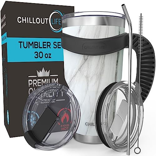 CHILLOUT LIFE Reisebecher aus Edelstahl mit Griff 850 ml,6-teiliges Set. Becher mit Griff, Strohhalm, Reinigungsbürste & 2 Deckel. Doppelwandig, großes Kaffeebecher-Bündel (Carrara Marble, 850 ml)