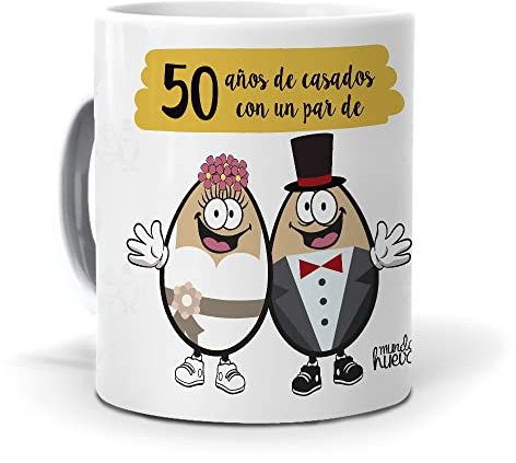 Taza 50 Años de Casados con un Par de Huevos | Regalo Original para Bodas de Oro y Aniversarios | Incluye Pulsera Sorpresa y Caramelos Divertidos | Pack Original Bodas de oro