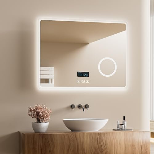 Heilmetz Bluetooth Badspiegel mit Beleuchtung 80x60cm, LED Badezimmerspiegel mit Licht, Uhr, 3 Lichtfarben Dimmbar, Antibeschlag, 3X Vergrößerung, Wandspiegel mit Beleuchtung, Energiesparend