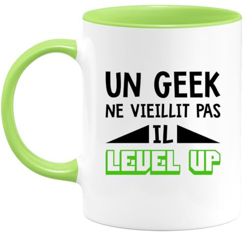 quotedazur Café-Croissant - Mug Personnalisé Humour Anniversaire Un Geek Ne Vieillit Pas Il Level Up - Cadeau Noël Original Adolescent Tasse Nerd Gamer Homme - Vert/Céramique
