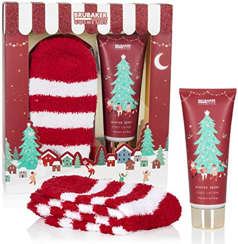BRUBAKER Cosmetics - Coffret pédicure & soins des pieds - Baies d'hiver/Joyeux Noël - 2 Pièces - Chaussettes en Peluche & Lotion pieds - Idée cadeau Femme & Homme