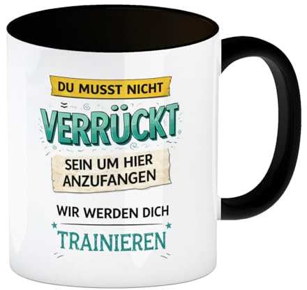 Nicht verrückt wir trainieren dich Kaffeebecher in schwarz fürs Büro Lustige Tasse mit Spruch für humorvolle Arbeitskollegen