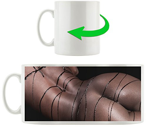 Femme nue avec du chocolat aspergée, Motif tasse en blanc 300ml céramique, Grande idée de cadeau pour toute occasion. Votre nouvelle tasse préférée pour le café, le thé et des boissons chaudes