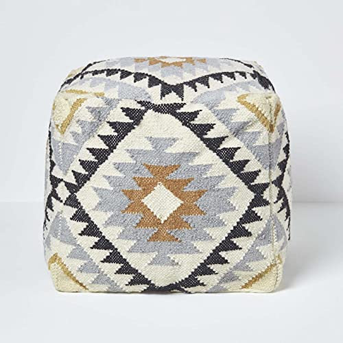 Homescapes Pouf im Boho-Look, schwarz und Gold gemusterter Kelim-Fußhocker Agra, buntes Bodenkissen fürs Wohnzimmer oder Schlafzimmer aus Wolle und Baumwolle im Retro-Stil, 43 x 43 x 43 cm