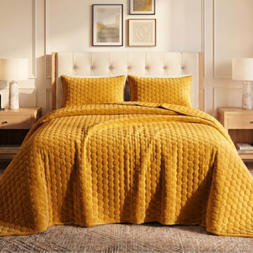 Tribeca Living Velvet King Quilt Set - Dreiteiliges Lugano Wabenstich Bettwäsche, superweicher 260 g/m² Samt, übergroße Steppdecke und Zwei Kissenbezüge, Gold