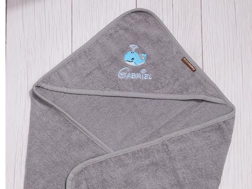 BotoBaby® Kapuzentuch mit Namen Bestickt Handtuch MIT Kapuze ★ 100% Baumwolle ★100x100 cm ★ 75x75 cm ★ Geschenk ★ Geburt ★ Taufe ★ (Grau - Kapuze Stickerei, 75 x 75 cm)