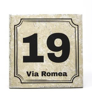 StickerLab - Numero Civico Personalizzato su Mattonella in Botticino o Ceramica - Colore chiaro o scuro - Resistente alle condizioni atmosferiche - Misura: 15x15cm - Made in Italy