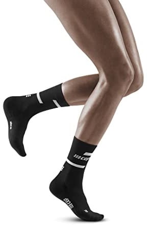 CEP - THE RUN COMPRESSION SOCKS MID CUT für Damen | Mittellange Laufsocken in schwarz mit Kompression | Regenerierende Kompressionsstrümpfe für Frauen | Gr. III | M