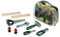 Theo Klein 8465 Bosch Werkzeugkoffer, mittel I Umfangreiches Werkbank-Zubehör wie Hammer, Säge, Zange u.v.m. im robusten Koffer I Maße: 27 cm x 9,5 cm x 23 cm I Spielzeug für Kinder ab 3 Jahren
