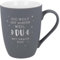 Spruchreif | Soft-Touch Tasse Grau Die Welt ist schön, weil du … – Beidseitig gravierte Tasse mit liebevollem Spruch | Geschenk für Partner, Freunde & Herzensmenschen