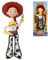 Disney Store Figurine Jessie Interactive parlante Toy Story, 35 cm / 15, inclut Plus de 10 répliques et Sons en Anglais, interagit avec d'autres Figurines et Jouets, Chapeau Amovible, 3 Ans et Plus.