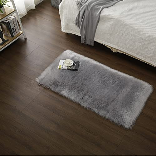 Cumay Faux Lammfell Schaffell Teppich - Geeignet für Wohnzimmer Teppiche Flauschig Lange Haare Fell Optik Gemütliches Schaffell Bettvorleger Sofa Matte (Grau, 80 x 180 cm)