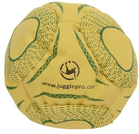 Juggle Pro Footbag Hacky Sack 8 Panneaux - Modèle World Cup Brésil Jaune - Léger de qualité supérieure rempli de Billes de Plastique – Cousu Main Tissu synthétique Ultra suède