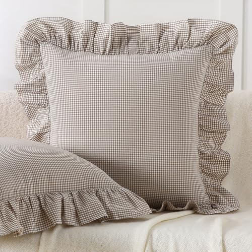 Aryeleay Kissenbezüge mit Rüschen, Gingham-Karomuster, 100% Gewaschene Baumwolle, Karierte Kissenbezüge im Landhaus-Stil für Bett/Sofa, 50,8 x 50,8 cm, 2 Stück, Braun/Weiß