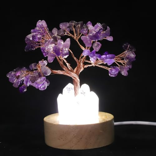 LIFKOME Amethystbaum Nachtlicht aus Kristall und Holz mit Dekorativem Effekt und Praktischem Design für Wohnzimmer und Schreibtisch als Stimmungsvolles Nachttischlicht