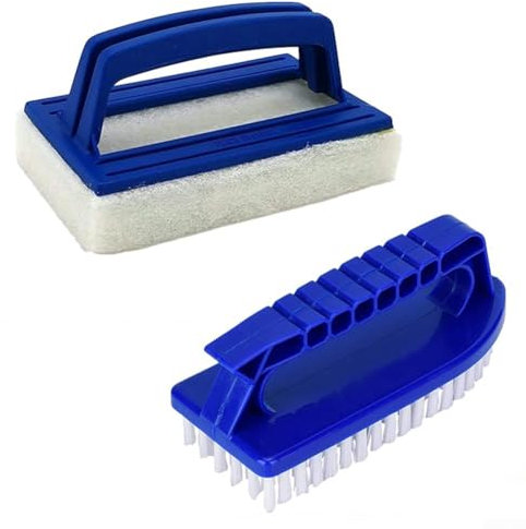 Cepillos de limpieza de piscina de plástico resistente en un práctico paquete de 2 para una máxima eficiencia diaria