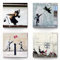 Banksy Leinwand-Bilder im coolen 4er-Set. Jedes Bilderset-D Art Wandbild ist 30x30cm groß. Tolle abstrakte Kunstdrucke zur Wand-Deko für Wohnzimmer, Schlazimmer, Flur, Büro