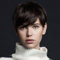 Creamily Perücke Kurze Damen Perücke Pixie Cut Perücke Kurzes Haar mit Bangs Natürliche Gestufte Kunsthaar Kurze Perücke für Damen Creamily Brown Women Perruques (C-Schokoladenbraun)