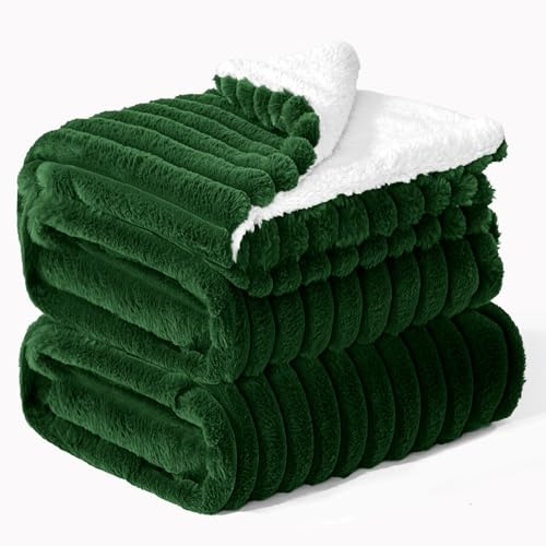 BEDELITE warme Decke Sherpa Kuscheldecke Flauschig Dunkelgrün XXL 220x240 | dicke Deko Fleecedecke, Cord Überwurf für Wohnzimmer und Schlafzimmer, weiche Wohndecke, Tagesdecke, das ideale Geschenk