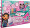 PRESTIGE & DELUXE Gabby's Dollhouse Malvorlagen-Set für Kinder, bunt, inklusive 12 Sprühstiften und 16 Schablonen + Schlüsselanhänger mit Pailletten und mehrfarbigem Stift
