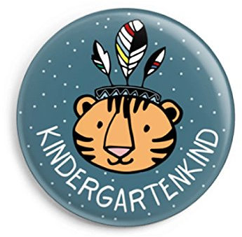 dabelino | Geschenk Kita Kinder: Button Kindergartenkind mit Karte für Jungen