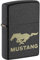 Zippo Sturmfeuerzeug - Modell Mustang mit Black Crackle Finish & Lasergravur - Nachfüllbar - Wiederverwendbar - Windfestes Design - Geschenkbox - Made in USA