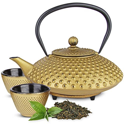 Tealøv TEEKANNE GUSSEISEN SET 1,25 LITER IN GESCHENKBOX | Komplettes Teeservice aus Gusseisen | Gusseiserne Teekanne mit Siebeinsatz, Teetassen & Untersetzer | Teeset im Japanischen Stil | Gold