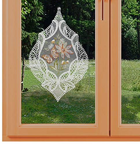 Organza Fensterbild mit Blütenmotiv und Schmetterling in lachs orange und Vogtländischer Spitze