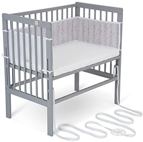 FabiMax Baby Beistellbett für Boxspringbetten, stufenlos höhenverstellbar, Buchenholz massiv, grau lackiert (Matratze Comfort, graue Blümchen)