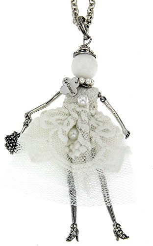 Le Carose Damen-Halskette aus der Braut-Kollektion. Der Schmuck ist aus Messing mit einer weißen Galvanik-Puppe und einem kurzen weißen Spitzenkleid mit Perlen und Anhänger für die Braut. Größe: