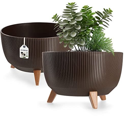 KADAX Maceta Decorativa de Plástico con Soporte Integrado, Macetero con Tres Patas de Imitación Madera para Interior y Exterior (Marrón, 39.5 cm)