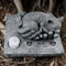 JHB Personalisierte Katzen Gedenksteine, lasergravierte 3D-Statue schlafende Katze, Wasserdicht Katze Grabstein, Katzen Gartensteine, Katze Grab Markierungen,Haustier-Grabstein Kitty, Katzen-Andenken