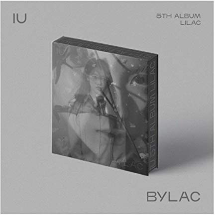 IU Lila 5. Album Bylac Version CD + 1p Poster + 72p Fotobuch + 16p Lyric Book + 1p AR Photocard + 1p Photocard + 1p ID Photo Kit + 1p Artwork Sticker + Nachrichtenfotocard Set + Tracking Kpop Sealed