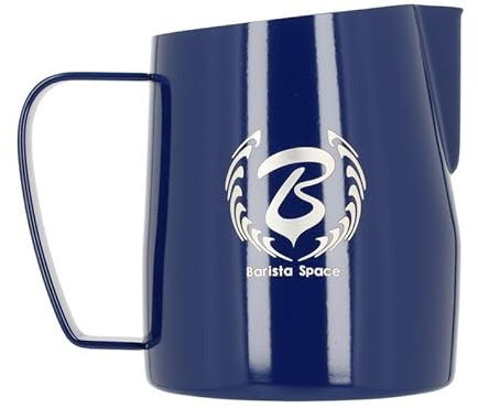 Barista Space Polished Silver Milk Jug optimal für Latte Art mit präziser Ausgusstülle, leicht und handlich, empfohlen von Weltmeistern – silverBlue - 450 ml