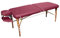 MASSUNDA – Mobile Montana Massageliege klappbar & höhenverstellbar – Stabiler Massagetisch aus Vollholz – Massagebank mit ergonomischer Kopfstütze, Armschlaufe & Nackenkissen (Burgund)