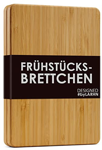 Frühstücksbrettchen Holz mit Griffen (2er Set) - 2 Extra Dicke Bambus-Holzbrettchen - 23 x 16,5 cm - Die Perfekte Holzbrett Küche, Brotzeitbrett und Jausenbrett - von LARHN