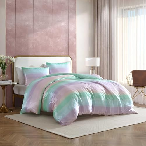 Betsey Johnson - Duvet Cover Set, Super Soft Satin Bedding with Matching Shams, Inside Corner Ties for Secure Fit (Pastel Ombre Purple, Full/Queen)