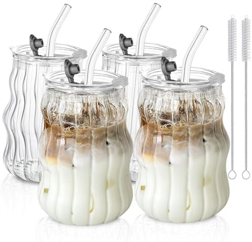 KEMORELA Gerippte Trinkgläser 4er Set mit Glasstrohhalmen & Deckeln, 530ml - Vintage Glasbecher aus Borosilikatglas für Eiskaffee, Matcha, Cocktails, Longdrinks