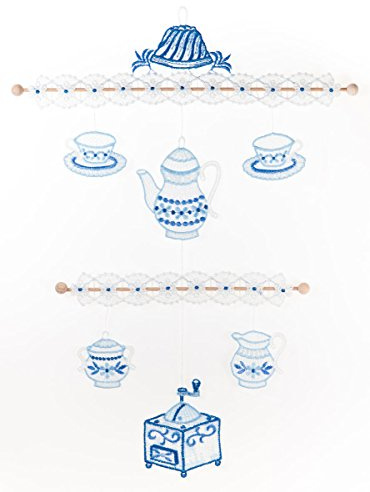 Fensterbild Windspiel Kaffeekanne blau 28 x 38 cm aus Plauener Spitze Fensterdeko Fensterschmuck Bilder Handarbeit Deko Fenster