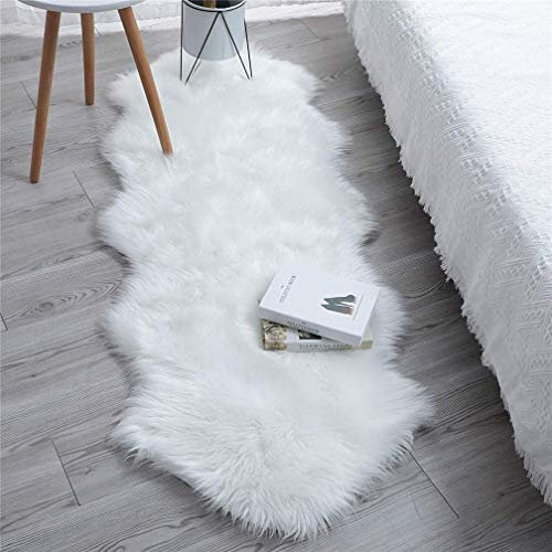 YIHAIC Faux Lammfell Schaffell Teppich, Kunstfell in Super weich Lammfellimitat Teppich Longhair Fell Optik Nachahmung Wolle Bettvorleger Sofa Matte (Weiß, 60 x 160 cm)