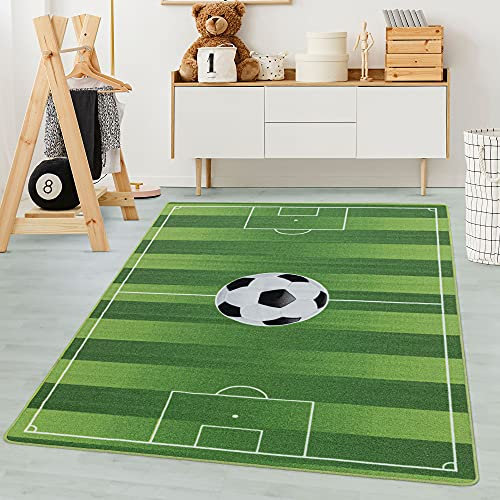 Carpetsale24 Kinderteppich Fußballstadion Grün 160 x 230 cm - Kurzflor Teppich Kinderzimmer für Jungen & Mädchen Extra Weich und Pflegeleicht - Waschbar Spielteppich Babyzimmer Babyteppich