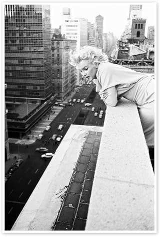 Posterlounge Marilyn Monroe in New York II Poster von Celebrity Collection 60 x 90 cm Schwarz-Weiß Wandbilder Wanddeko