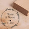 Hochzeit Motivstempel Vintage Kranz - Namen und Datum - Herz Stempel Hochzeitsstempel personalisiert - 48 x 45 mm