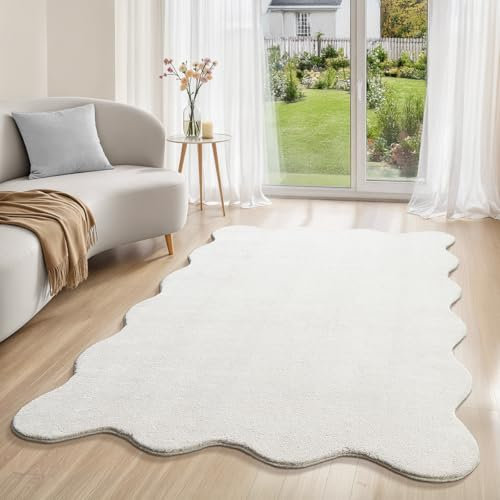 the carpet Lina Shape Scallop Teppich, Kunstfell, Flauschiger Teppich, Anti-Rutsch Unterseite, Waschbar, Super Soft, Creme, 120 x 160 cm