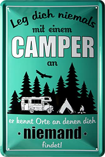 WOGEKA ART Retro Blechschilder - Leg Dich niemals mit einem Camper an - Lustiger Spruch als Geschenk-Idee für Camper zu Geburtstag Weihnachten zur Deko 20x30 cm Vintage Metall-Schild 869