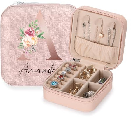 SPETYORT Personalisiert Schmuckkästchen Mädchen, Reise Schmuckkästchen mit Name und Buchstaben, Schmuckaufbewahrung Reise für Ohrringe Halskette Ringe, Personalisierte Geschenke für Frauen.