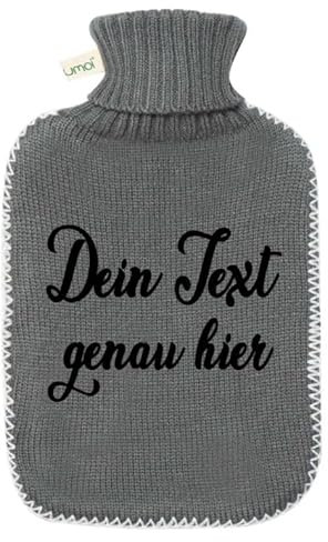 Personalisierte Öko Wärmflasche mit Bezug, 1.8 Liter mit feinem Strickbezug und weißen Nähten (Dunkelgrau)