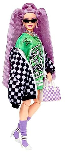 Mattel Barbie Extra Puppe in schwarz-weißer Rennwagejacke mit lila Haare HHN10