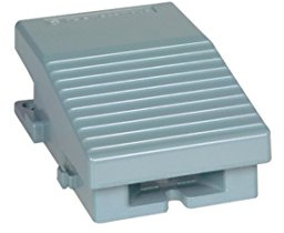 Schneider Electric Harmony XPE Fußschalter, 1-stufig,1-stufig, 1Ö+1S, IP66, metall, blau, Artikelnummer XPEM110